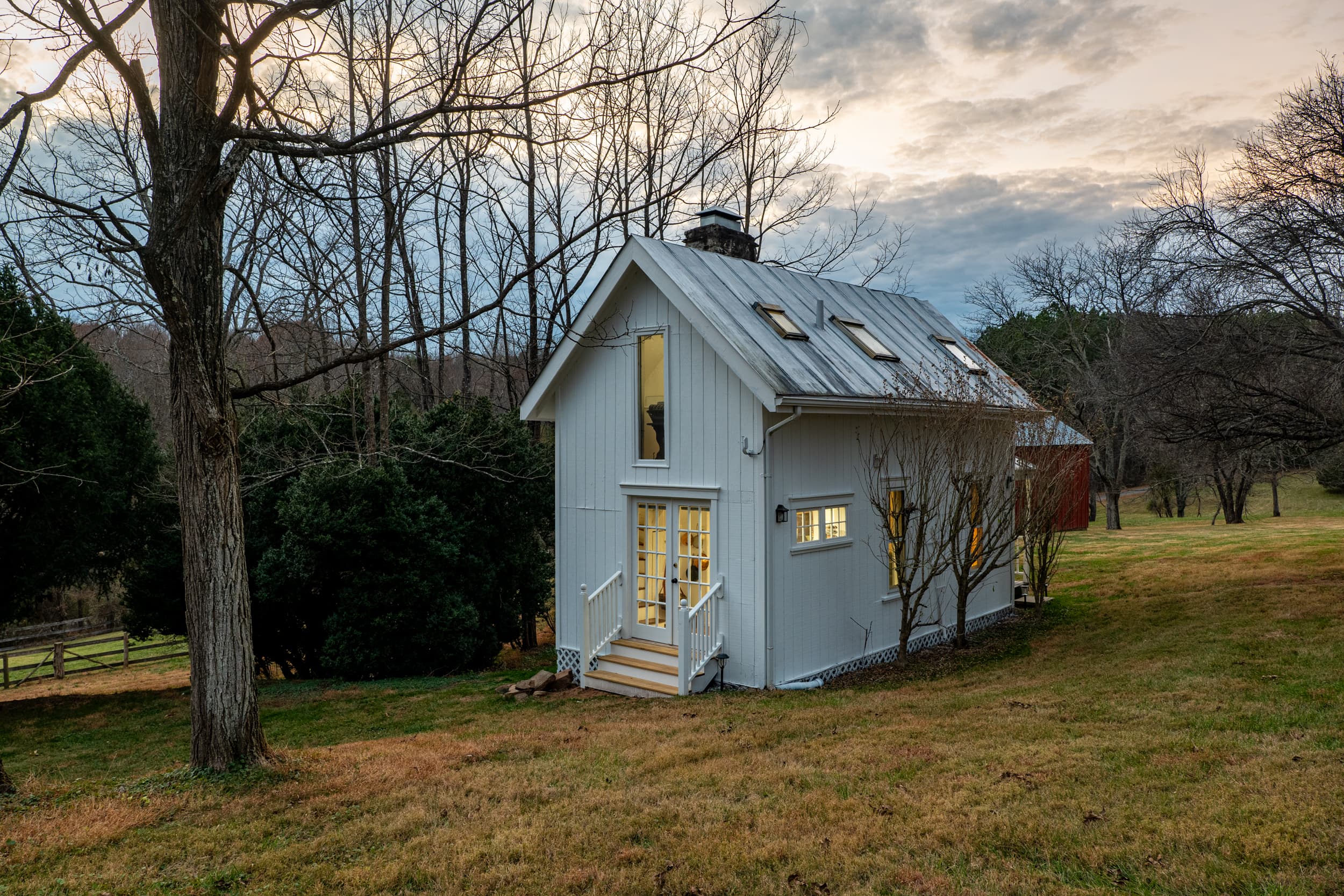 The Ingleside Farm cottage at dusk